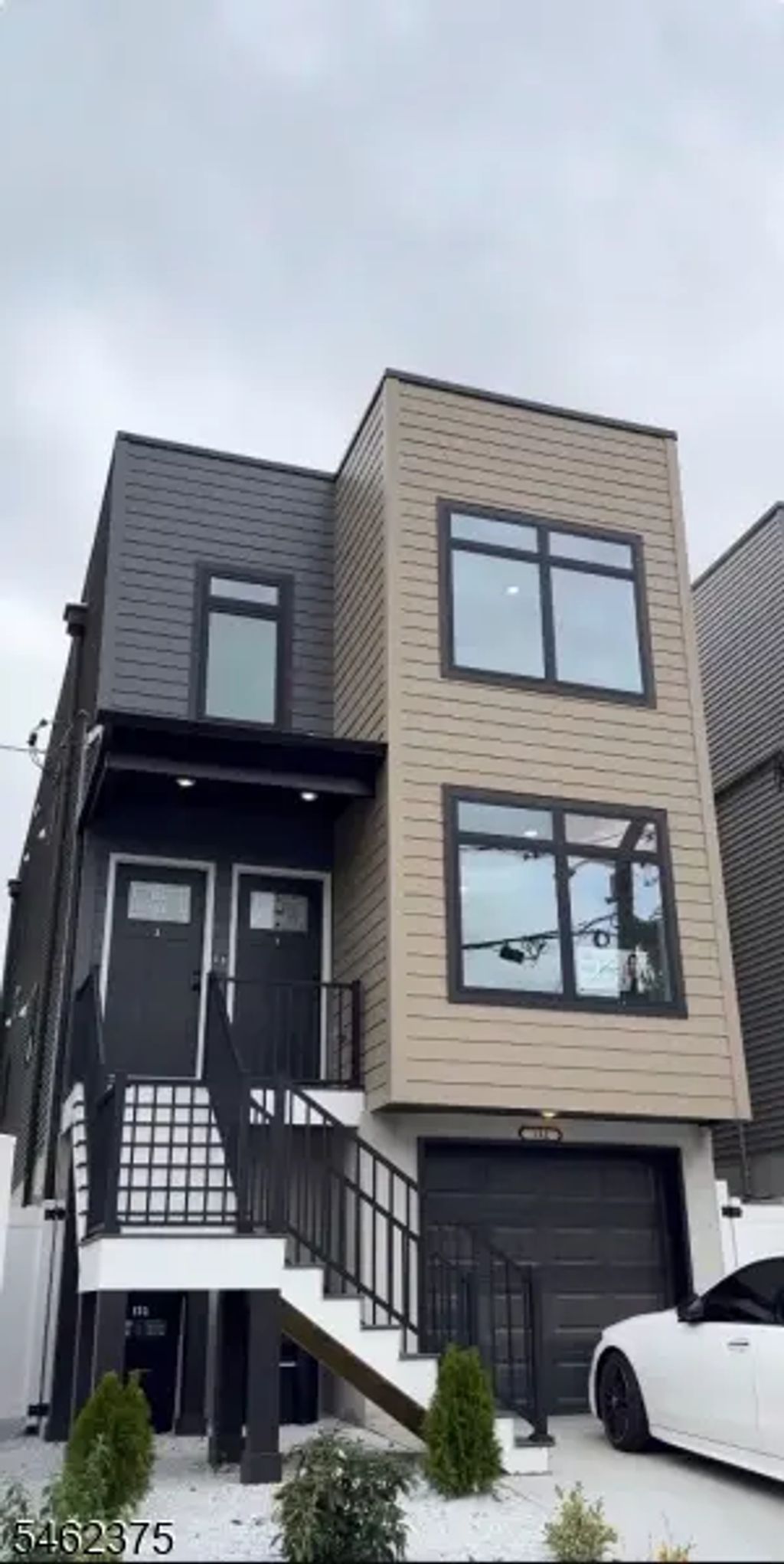 132 E Holsman St, Paterson City