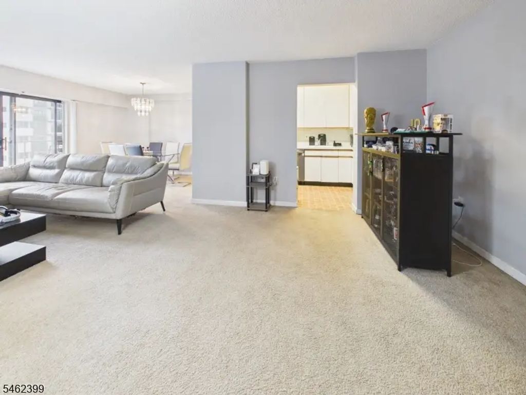 10 N Wood Ave, Linden City