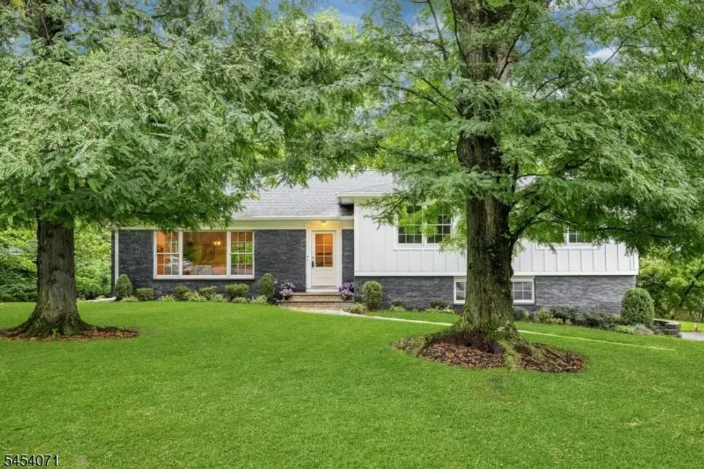 9 Crestview Ct, Montclair Twp.