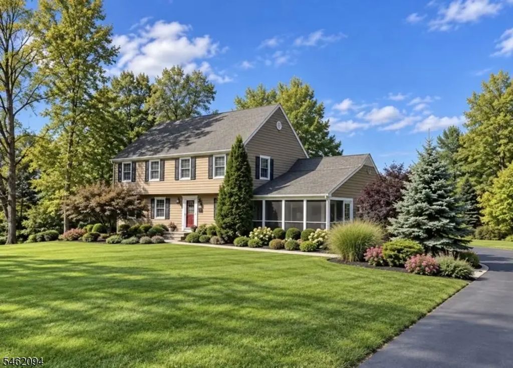 2 Timberline Dr, Bridgewater Twp.