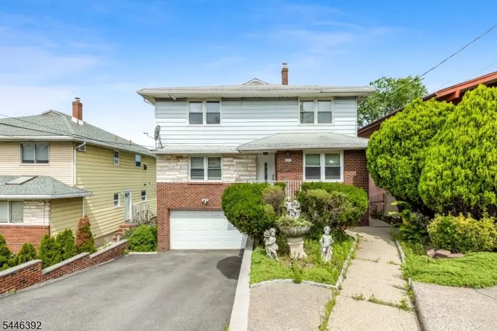 261 10th St, Palisades Park Boro