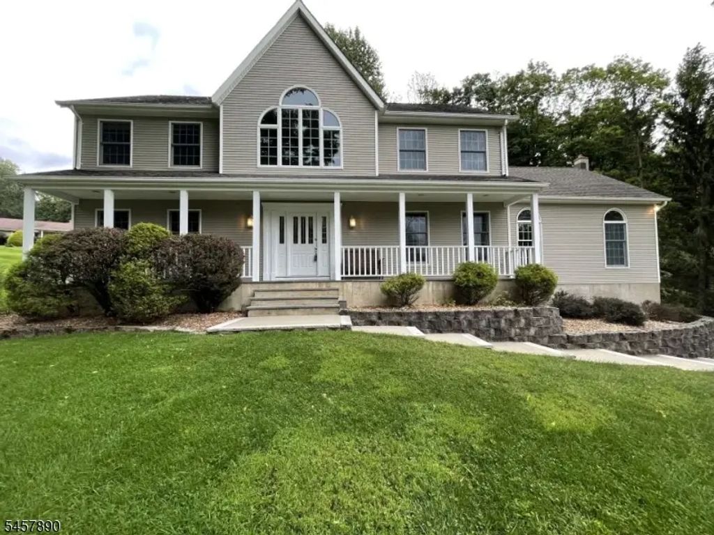2 Echo Ln, Randolph Twp.
