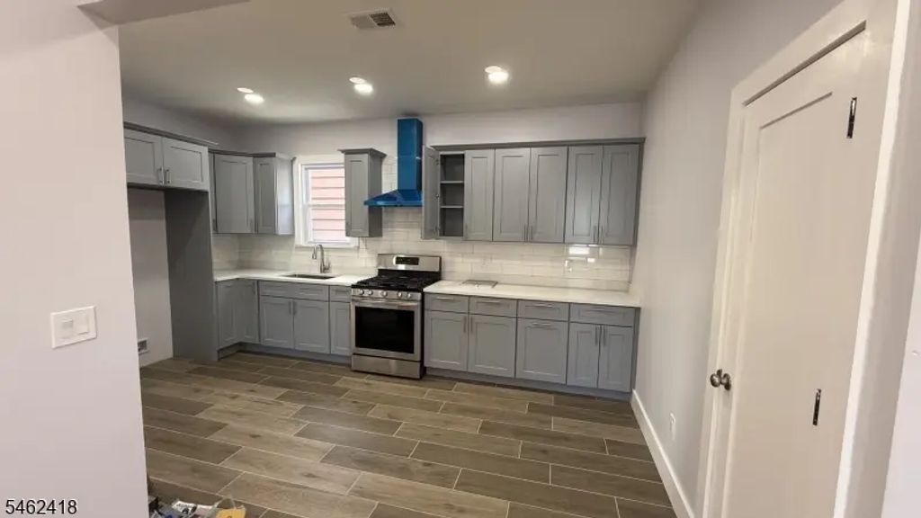 41 Knapp Ave, Clifton City
