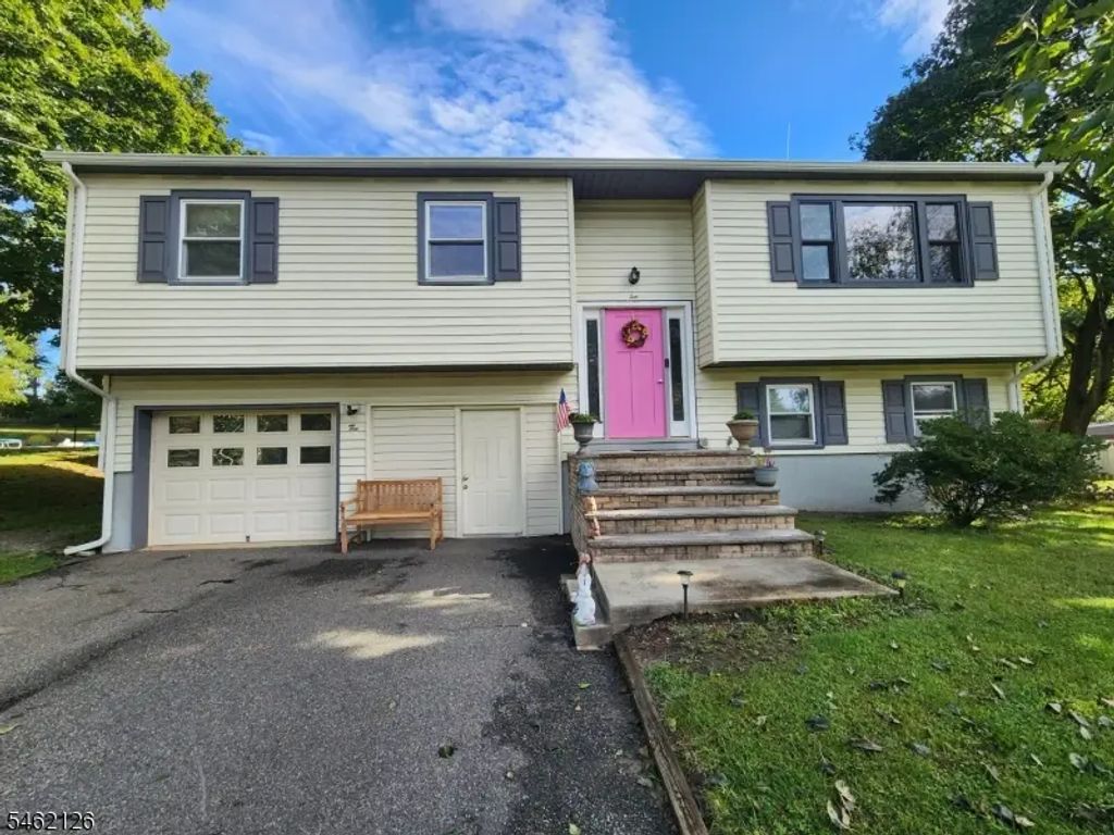 10 Parkview Dr, Mansfield Twp.