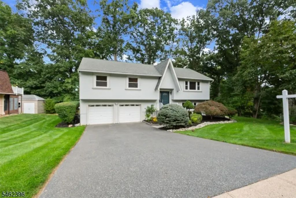 39 William Dr, Rockaway Boro