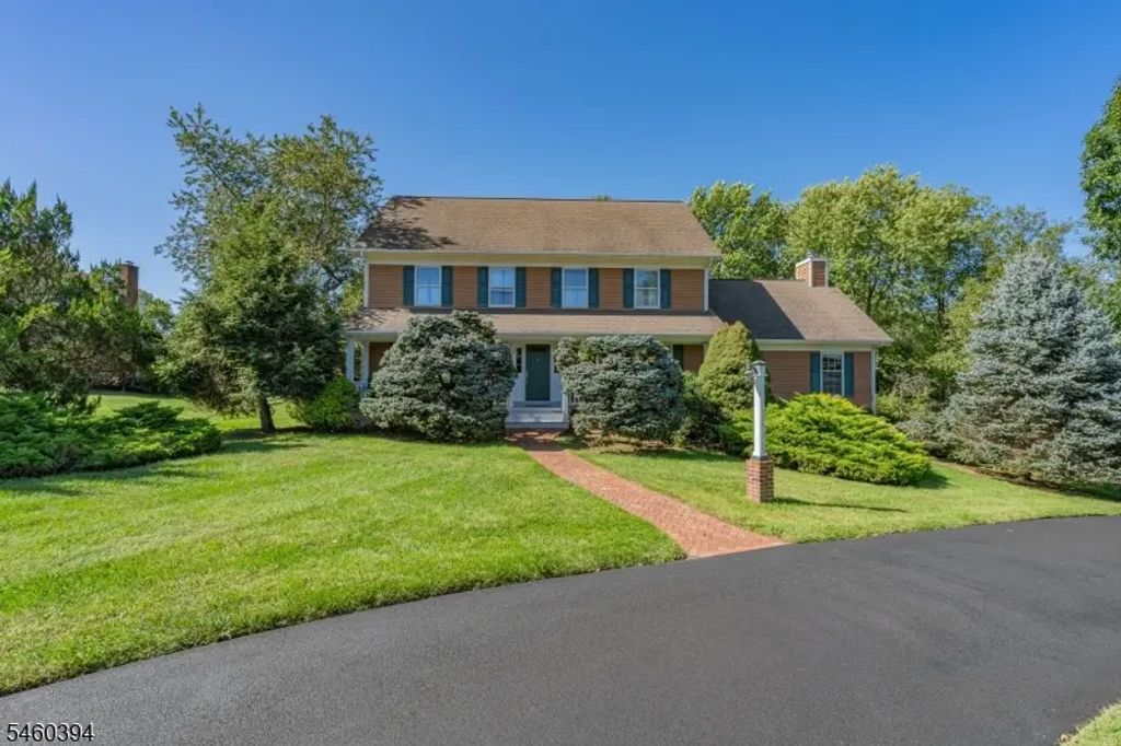111 Carriage Hill Way, Branchburg Twp.