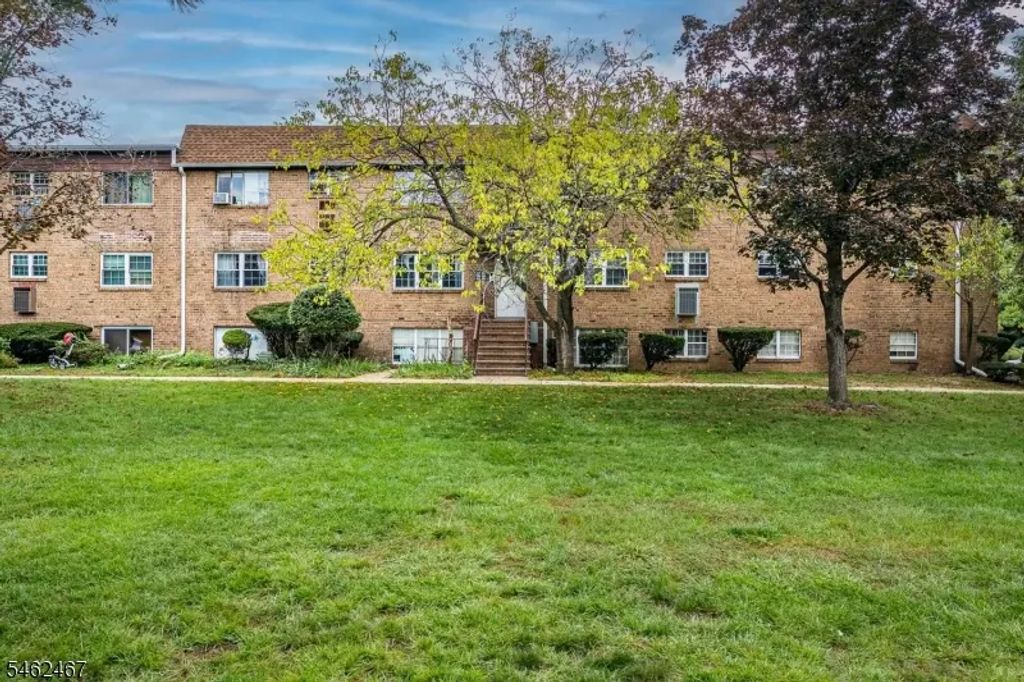 60 College Dr, Edison Twp.