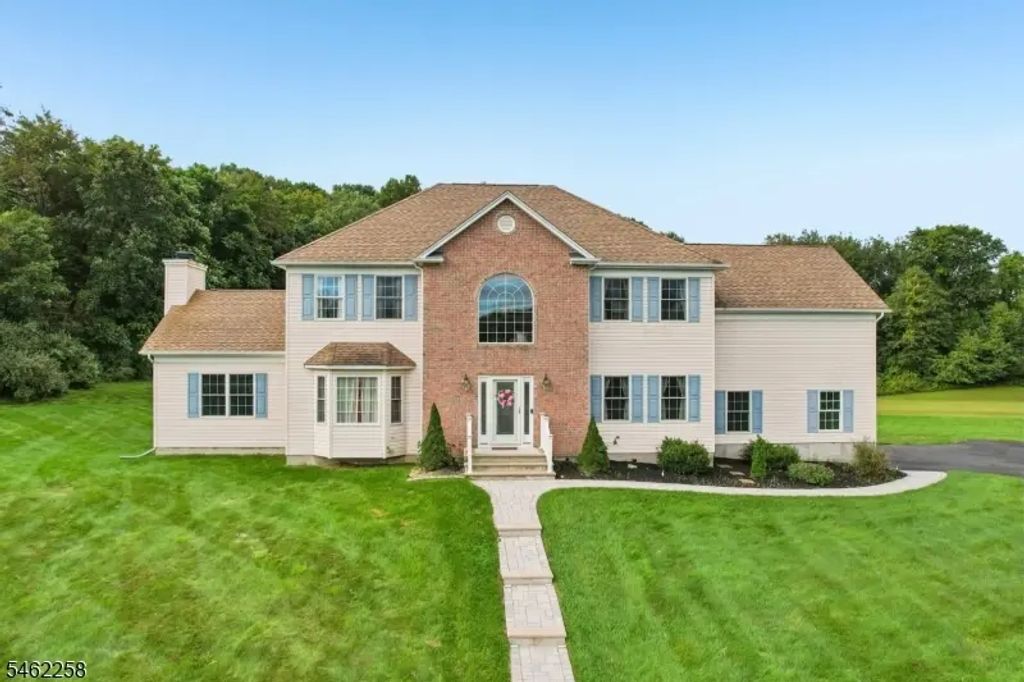 16 Ponderosa Trl, Sparta Twp.