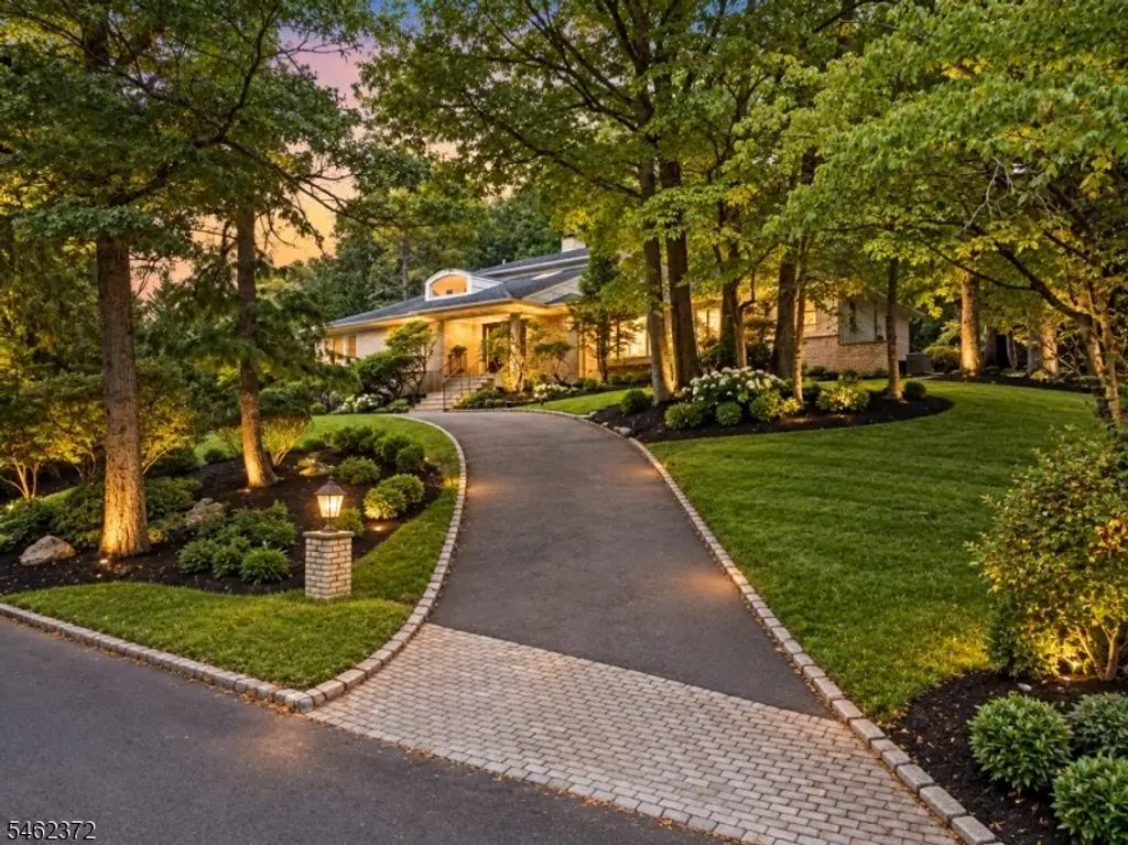 76 Mohawk Rd, Millburn Twp.