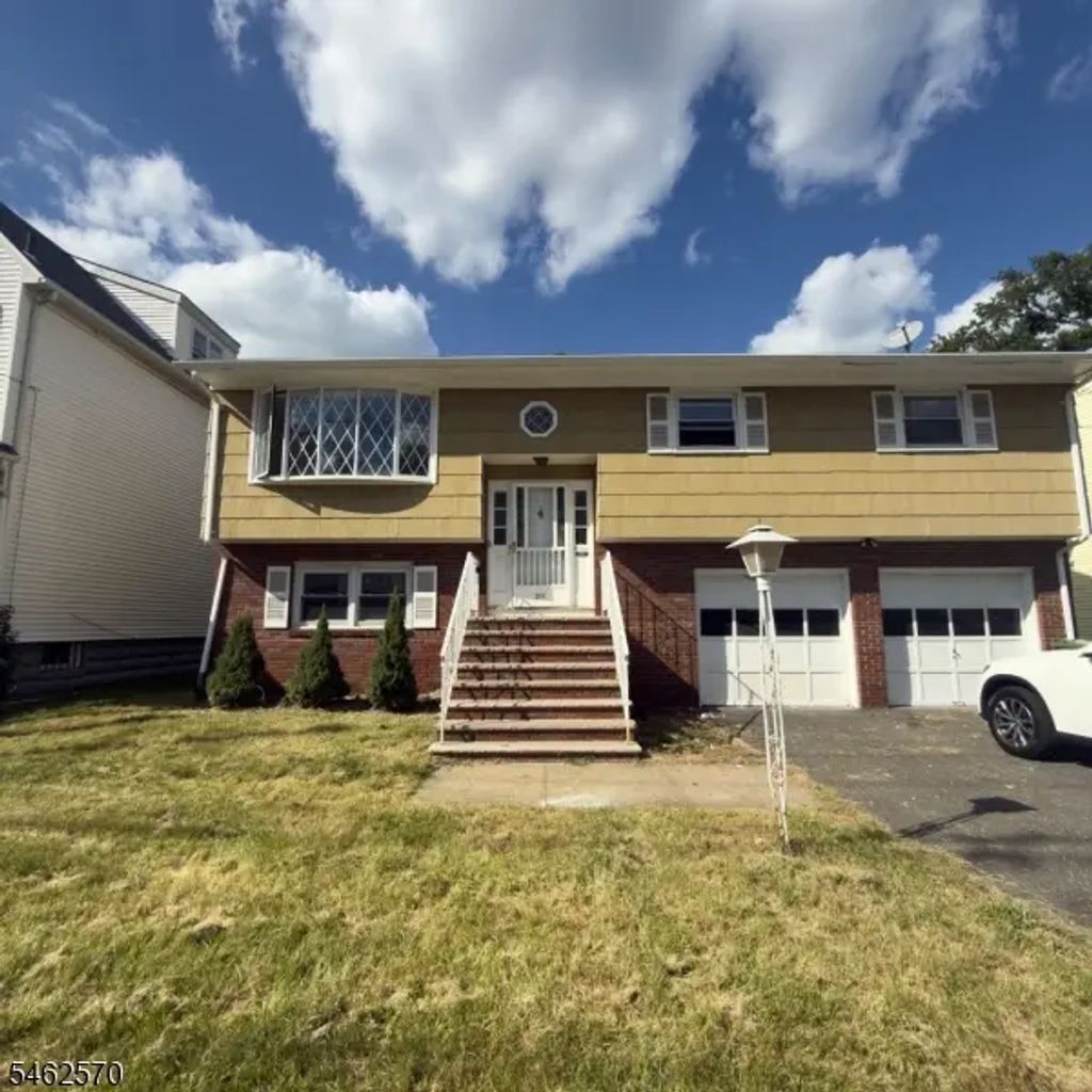 211 E 9th Ave, Roselle Boro