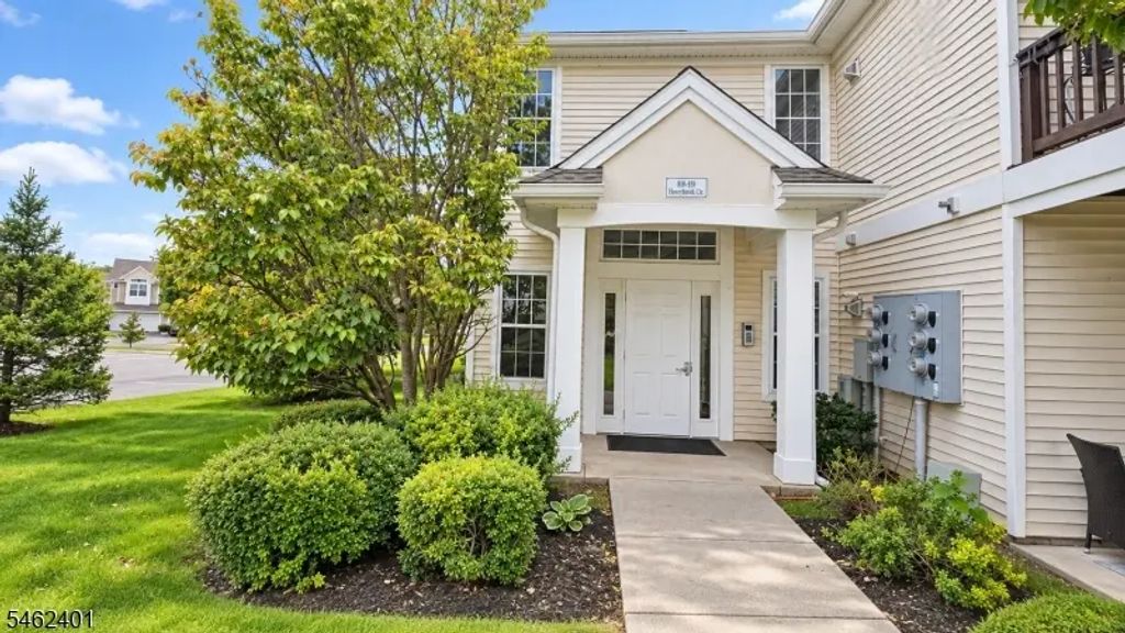 850 Honeybrook Cir, Lopatcong Twp.