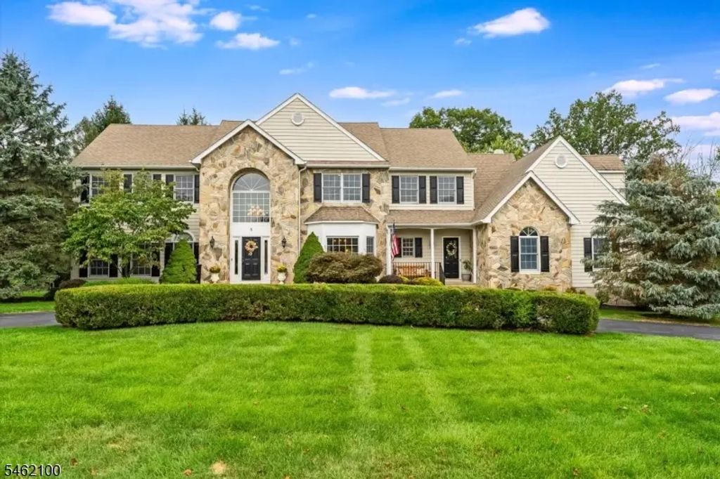 5 Downing Ct, Chester Twp.
