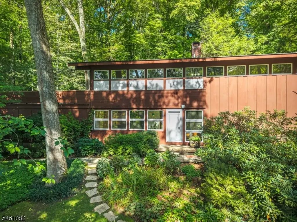 17 Brook Dr, Chester Twp.