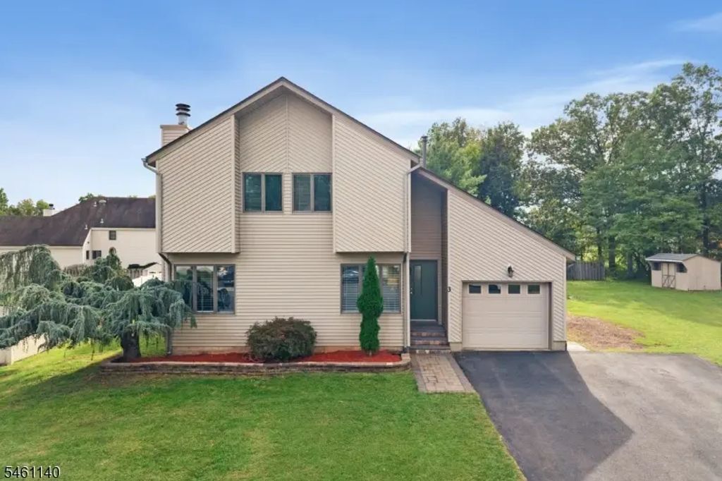 3 Wythe Cir, Hillsborough Twp.
