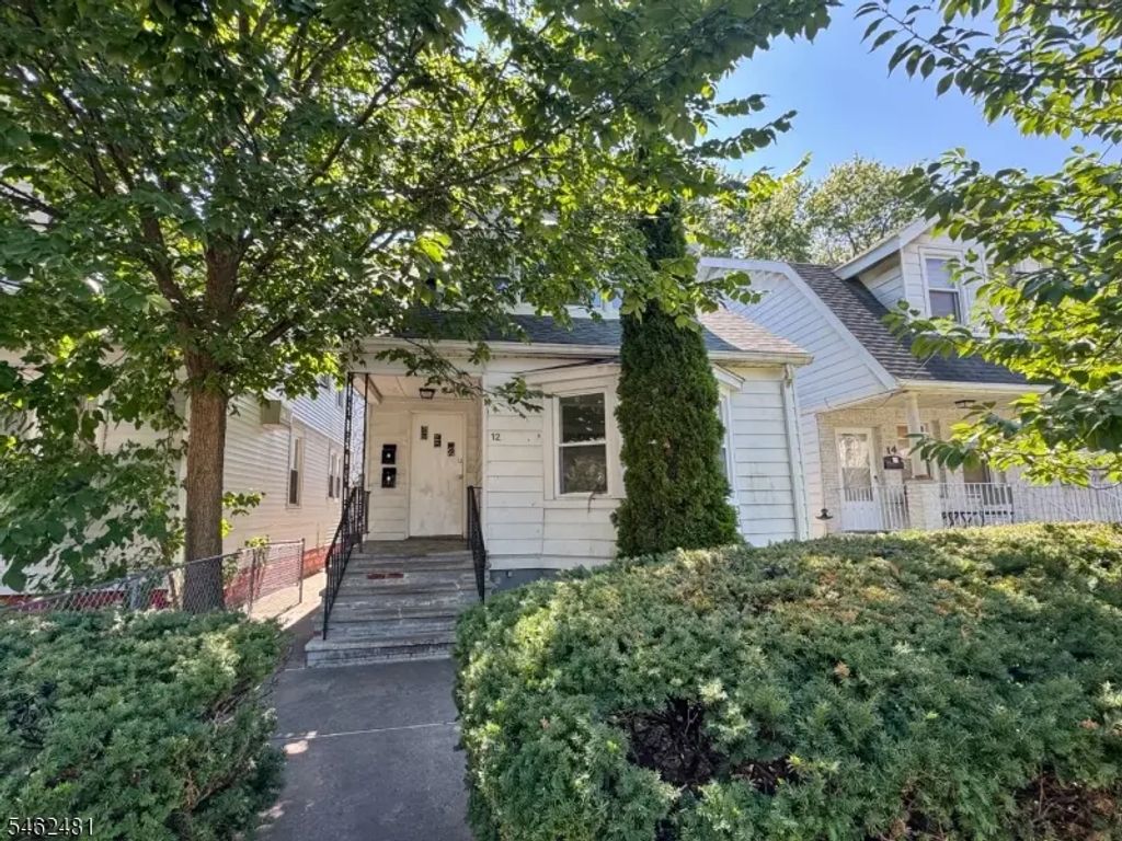 12 Maolis Ave, Bloomfield Twp.