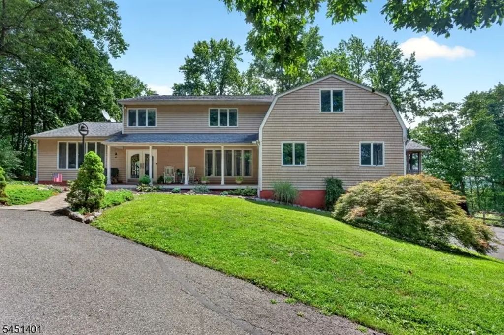5 Beechwood Rd, Blairstown Twp.