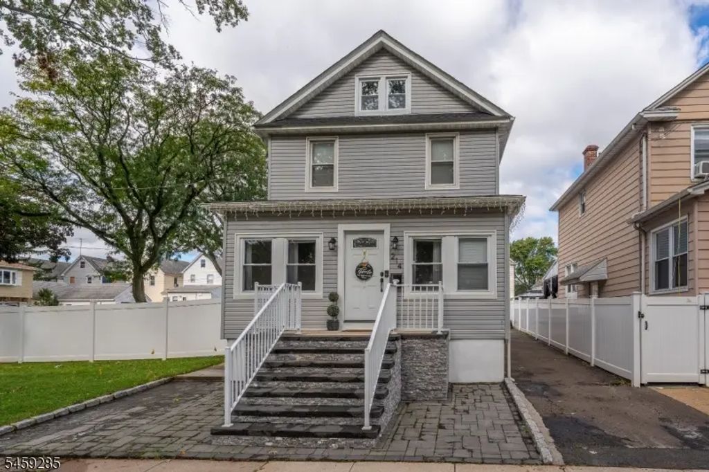 214 W 17th St, Linden City