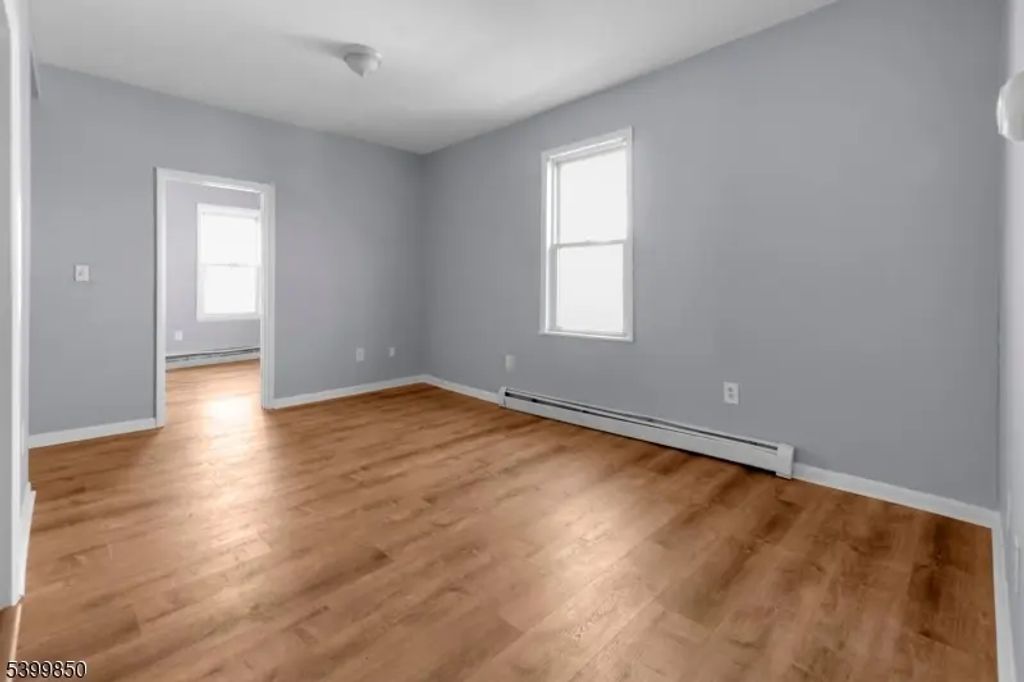 95 1st St, Elizabeth City
