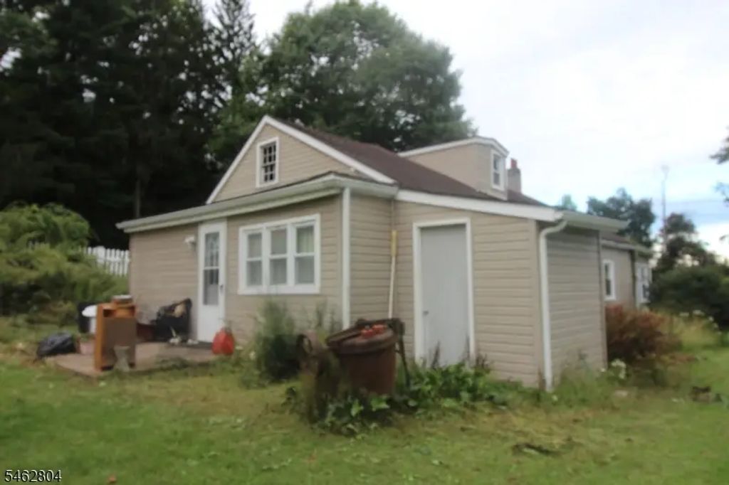 498 Bellis Road, Holland Twp.