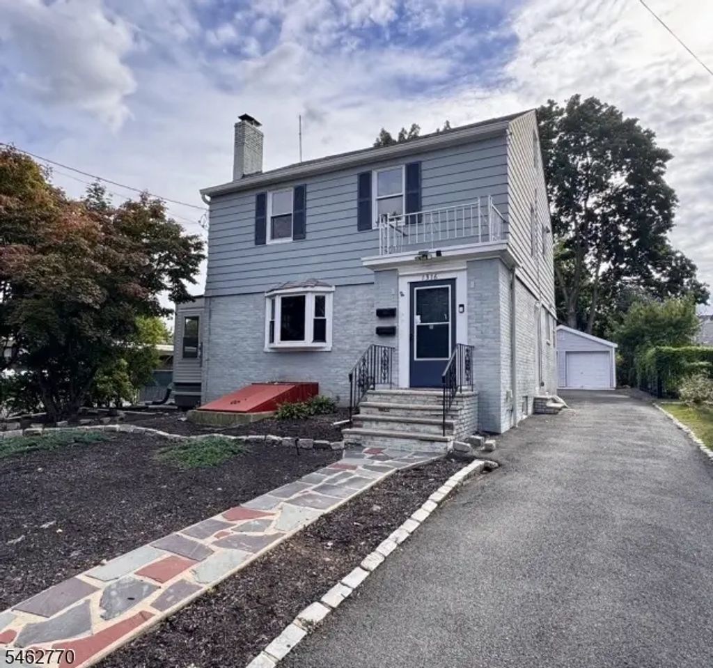 1316 Broad St Unit 2, Bloomfield Twp.