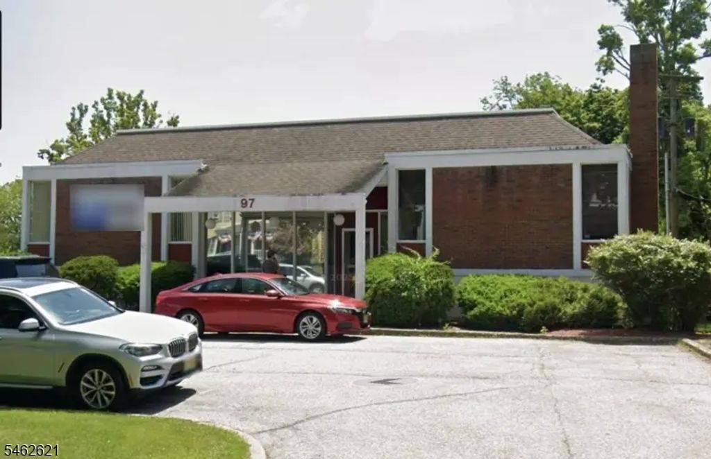 97 Main St, Newton Town