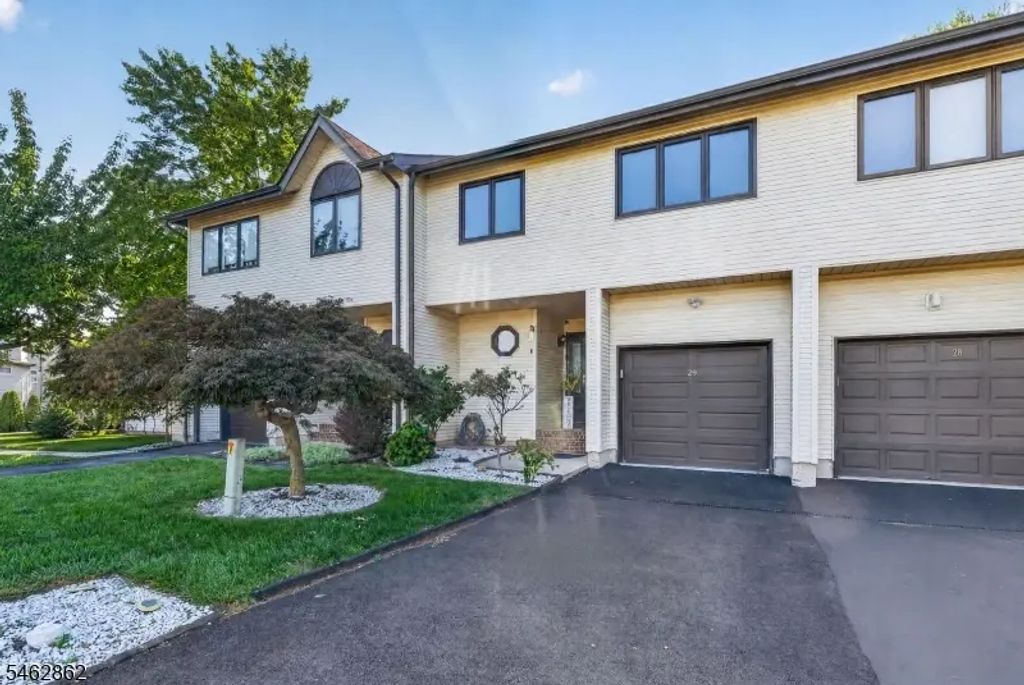 29 Olive Ct, Raritan Twp.