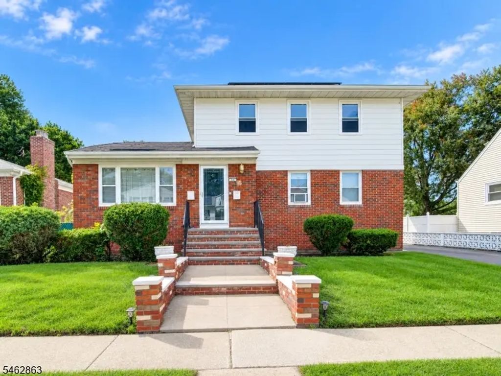 46 Hobson St, Bloomfield Twp.