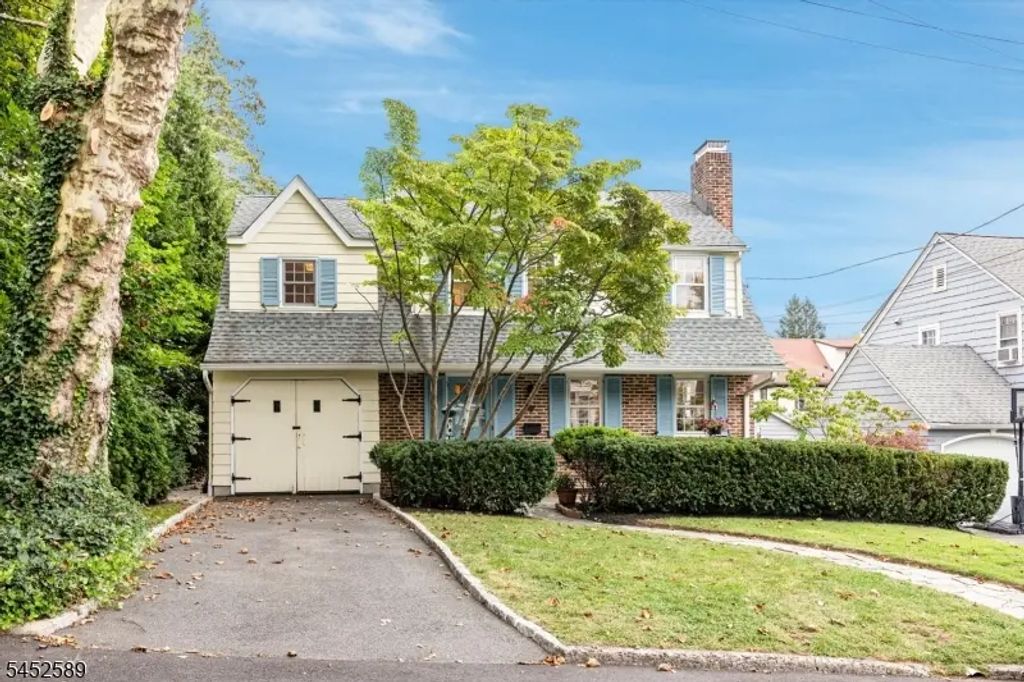 9 Garthwaite Ter, Maplewood Twp.