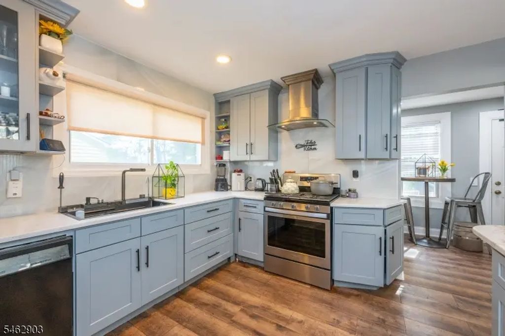 16 Eagle Ter, West Orange Twp.