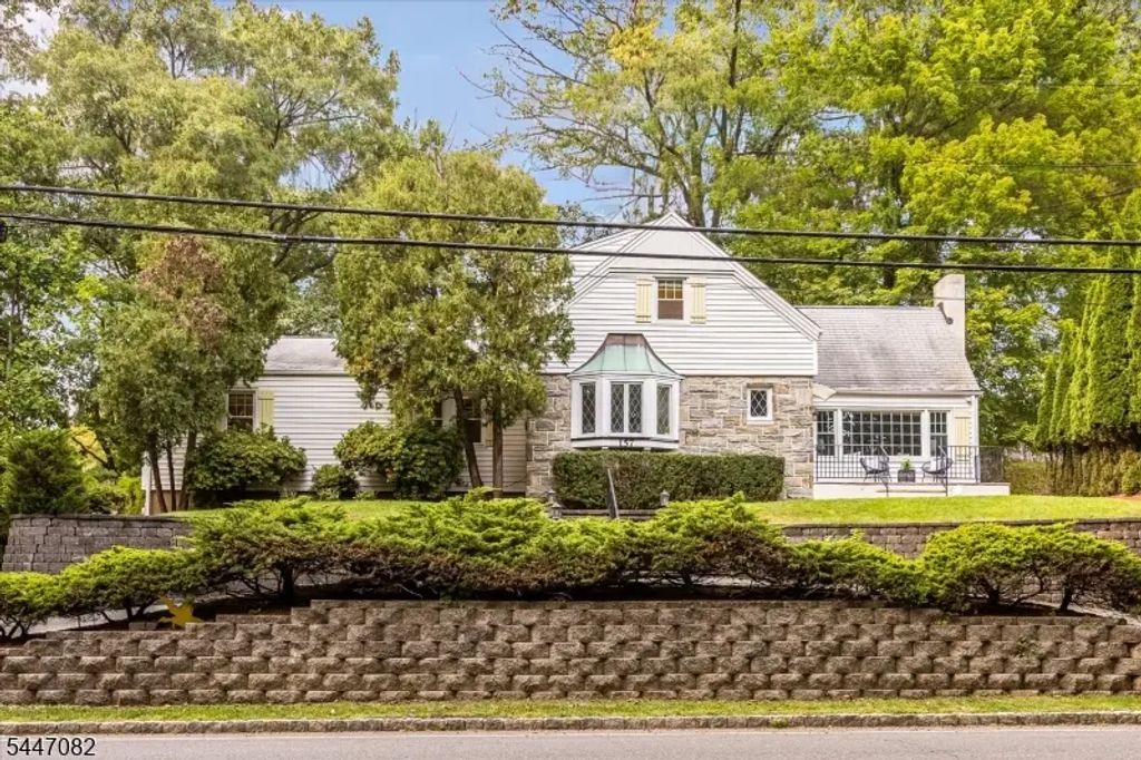 157 Laurel Ave, Livingston Twp.