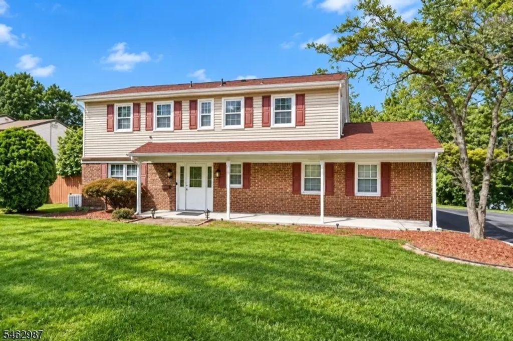 24 Fleetwood Dr, Rockaway Twp.