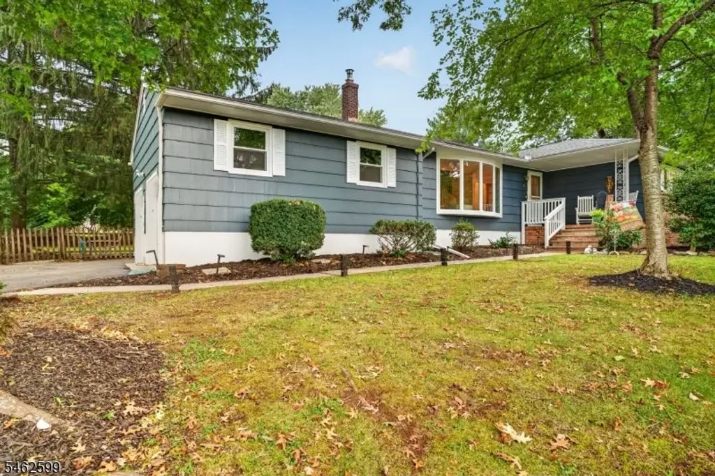8 Molly Bee Rd, Raritan Twp.