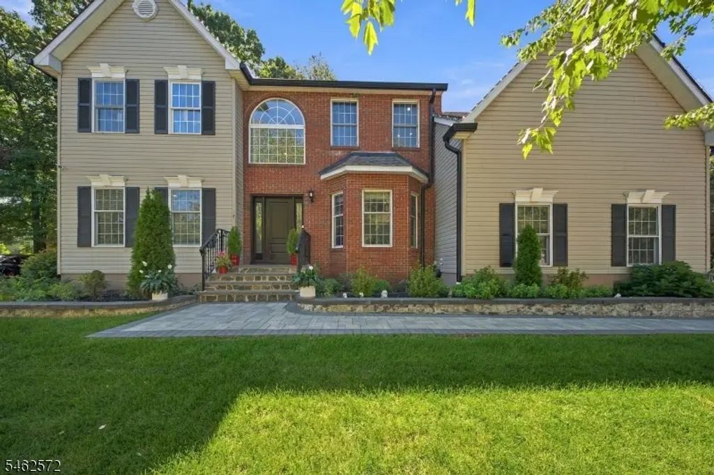 58 Fox Chase Ln, Roxbury Twp.