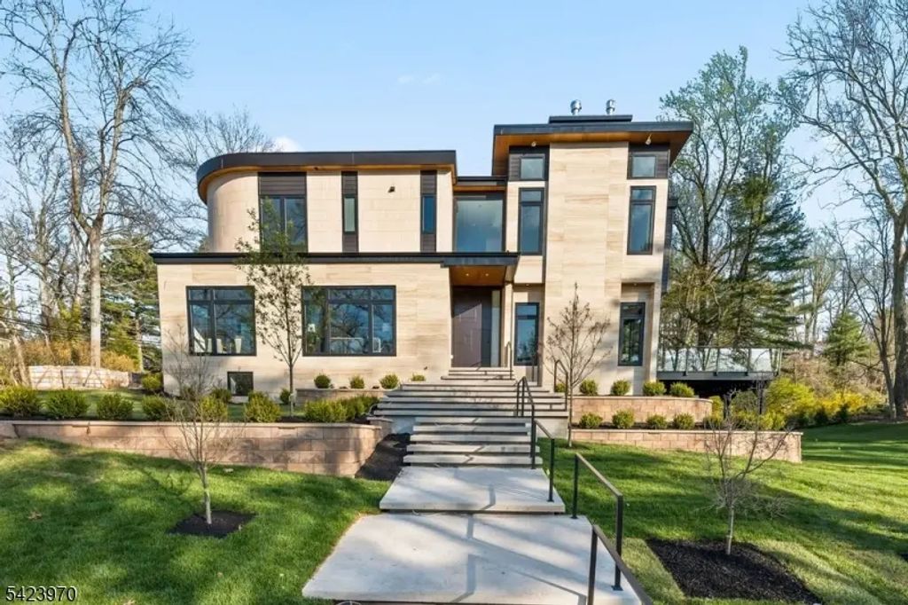 9 Far Brook Dr, Millburn Twp.