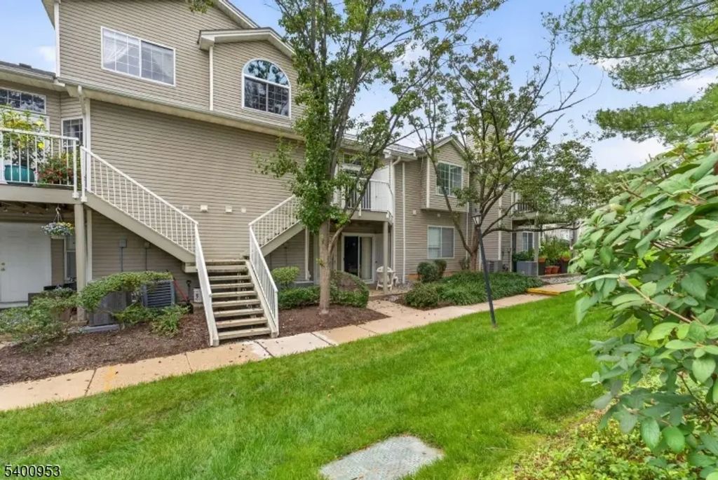 22 Pine Court, Bedminster Twp.
