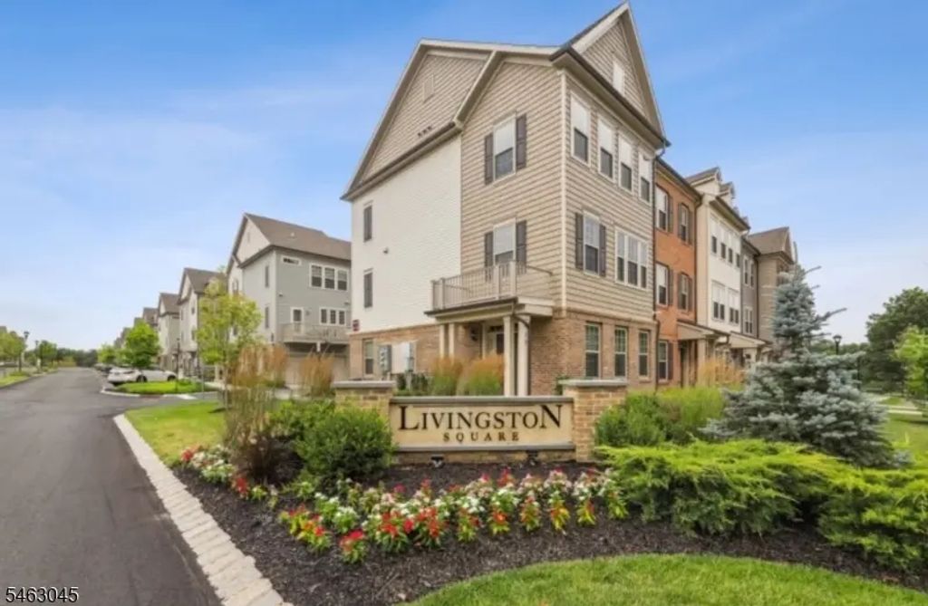 18 Cortland Ct, Livingston Twp.