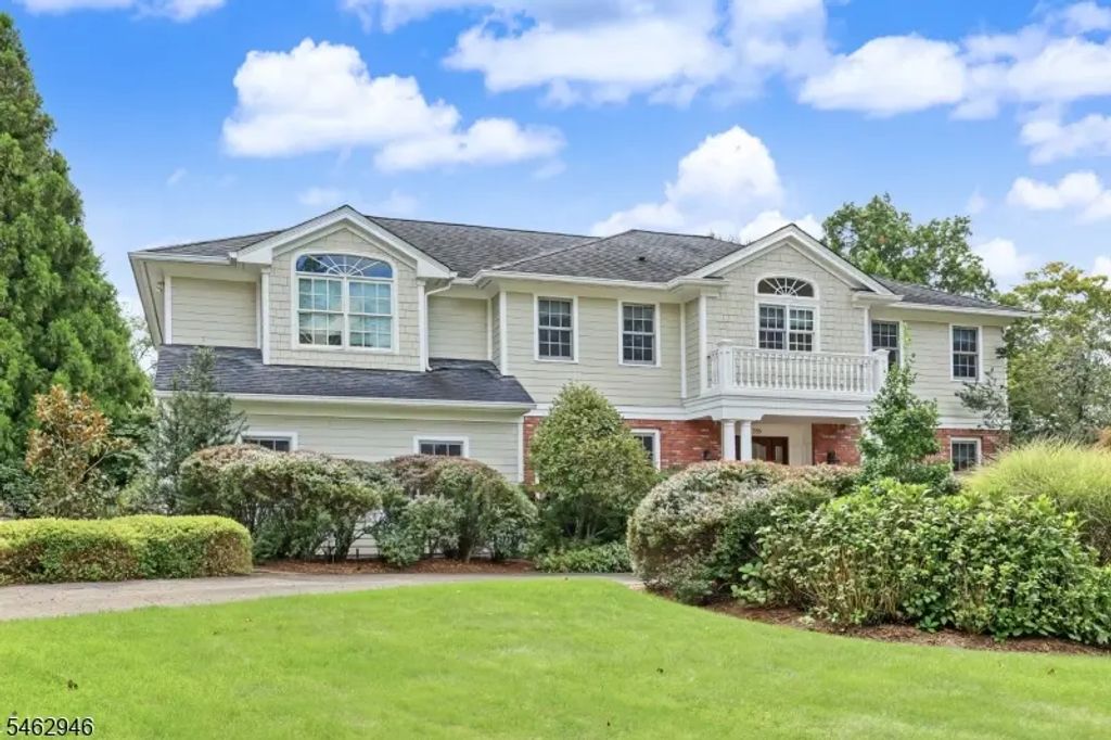 359 Lakeview Dr, Wyckoff Twp.