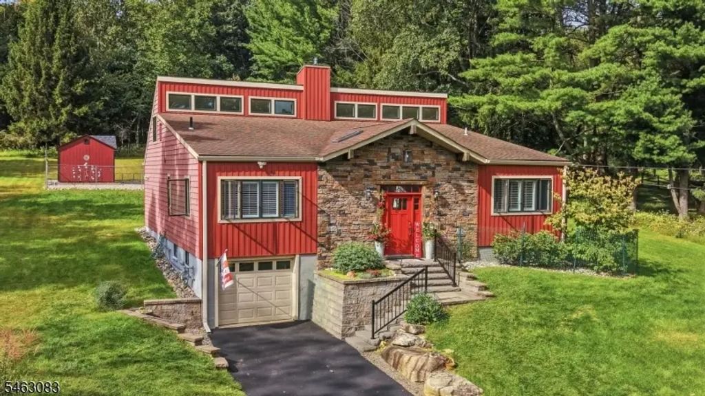 4 Spring Ln, Washington Twp.