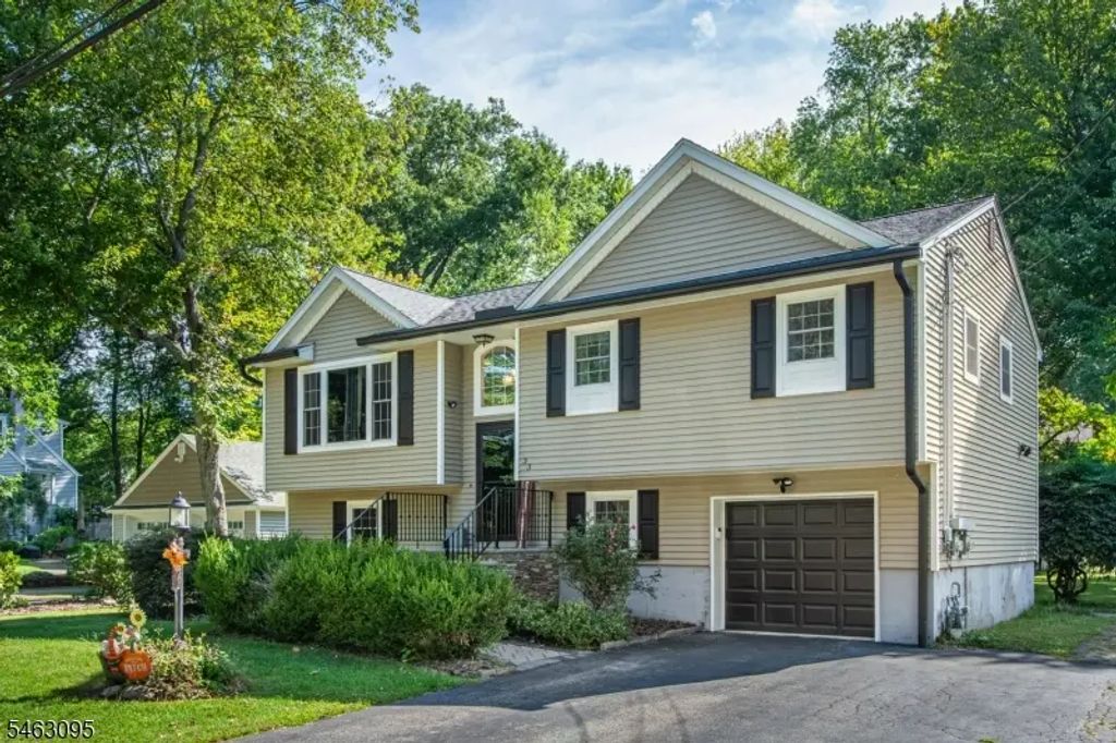 33 Lakeside Ave, Bloomingdale Boro