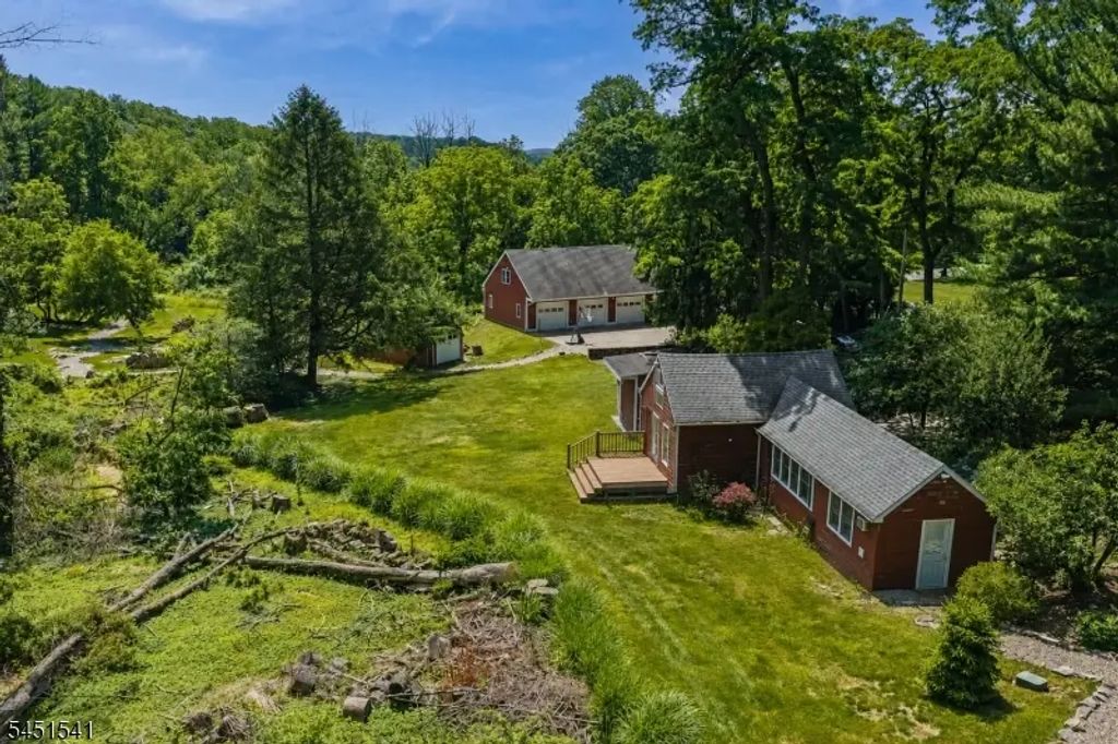 91 Academy St, Califon Boro