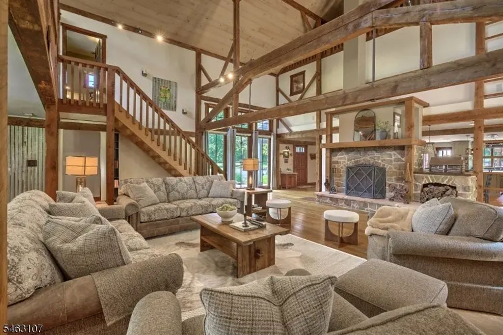 312 Old Farm Rd, Lebanon Twp.