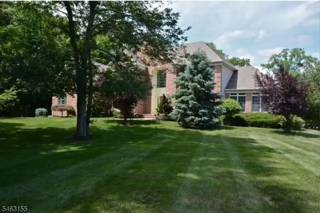10 Aspen Ct, Montgomery Twp.
