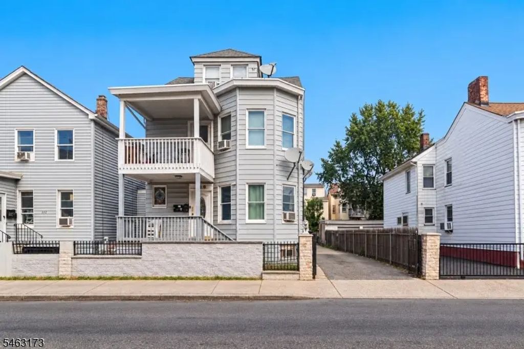 128 Redwood Ave, Paterson City