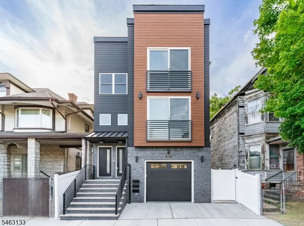 257 S 7th St, Newark City