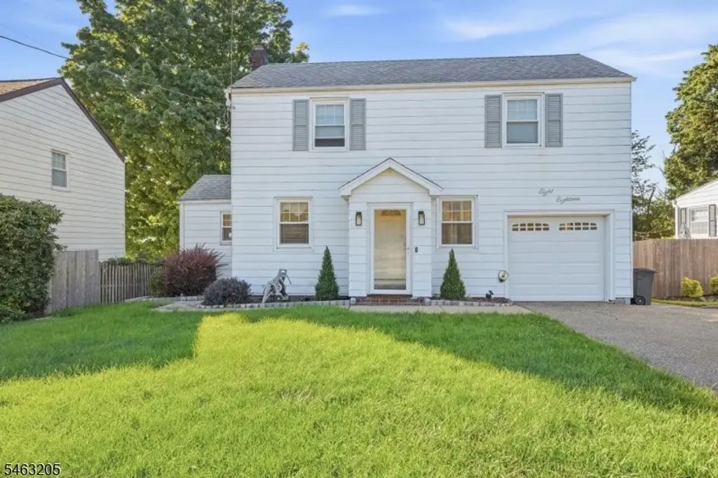 818 Ridge Rd, Cedar Grove Twp.