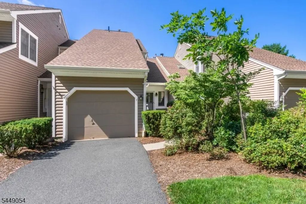7 Dorset Ln, Bedminster Twp.