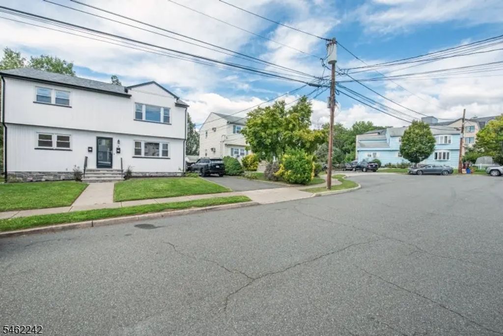 5 Underhill Ct, Nutley Twp.