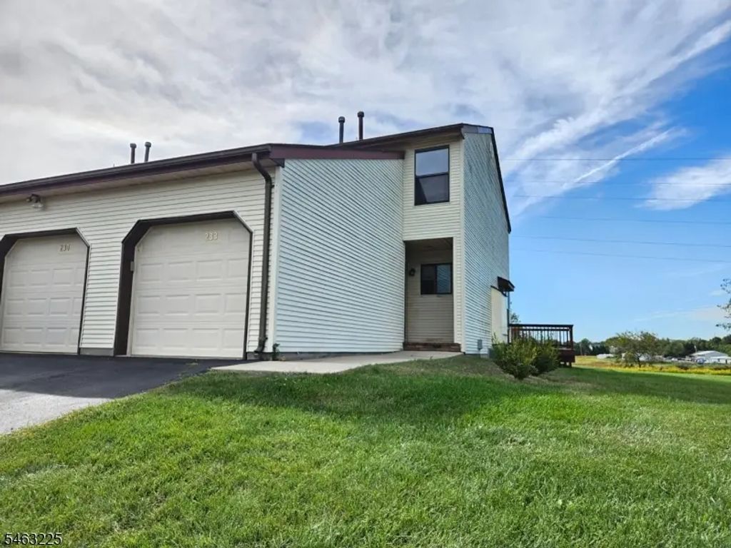 233 Spruce Ct, Raritan Twp.