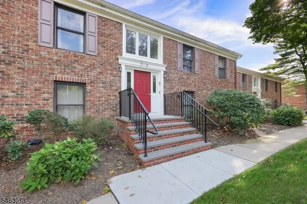 11 Sunrise Drive, Long Hill Twp.