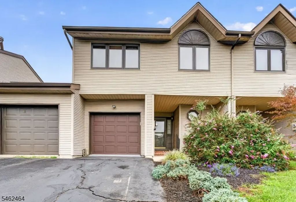 10 Hemlock Ct, Raritan Twp.